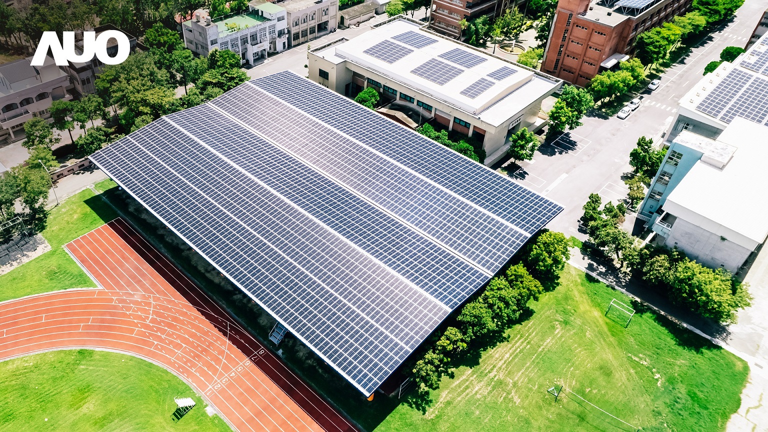 熊猫体育「中国」SunSteel光电整合型浪板具备快速安装、轻量化优势，可提升15%发电效能，通过国际IEC与台湾VPC认证安全、防漏、耐候标准